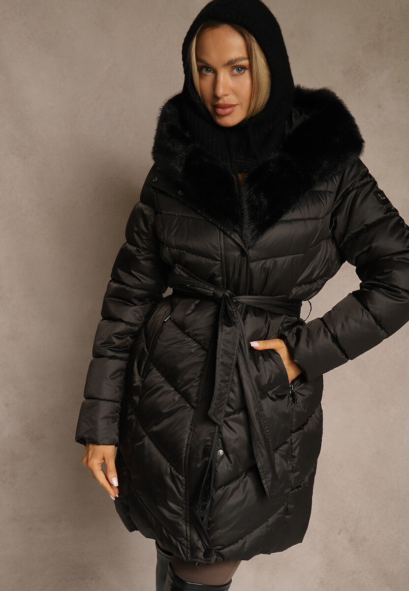 Beżowa Kurtka z Pikowanym Przeszyciami Wiązanym Paskiem i Kapturem z Futrem Fenida