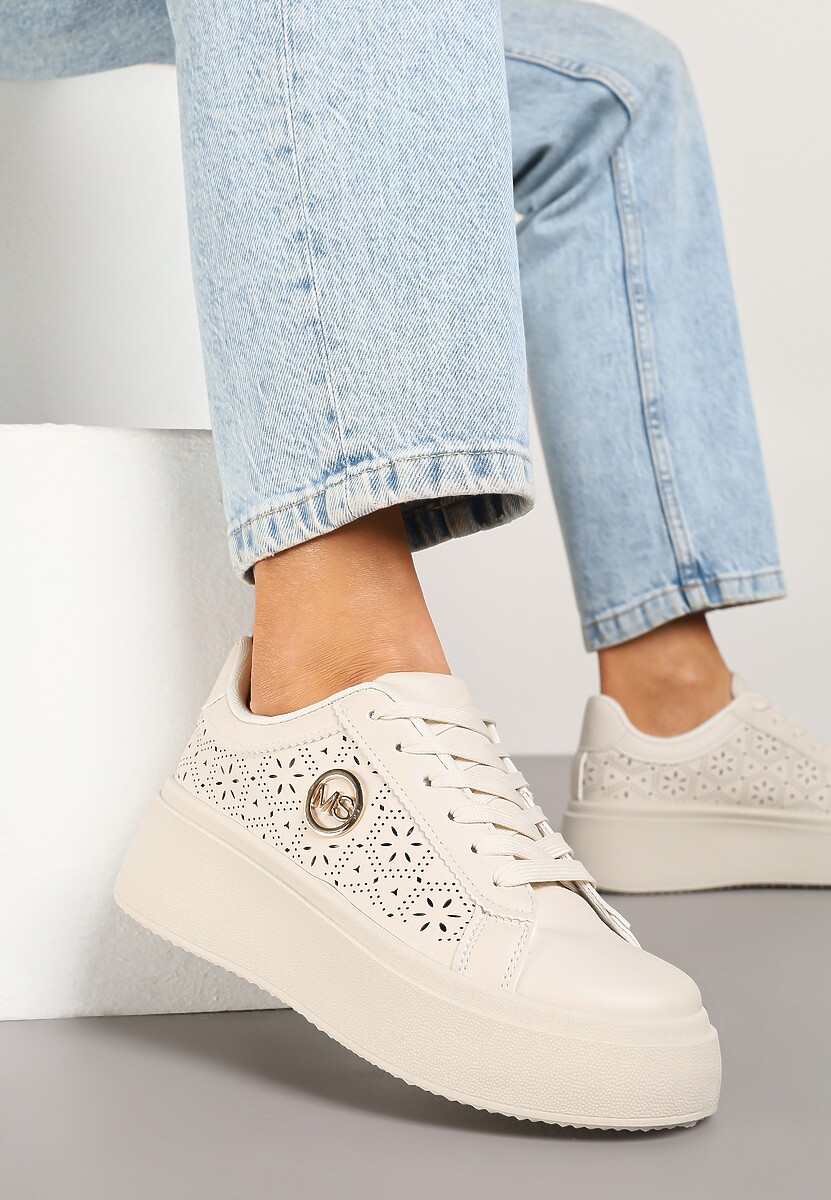 Białe Sneakersy na Platformie z Ażurowym Zdobieniem i Aplikacją Dalirnna