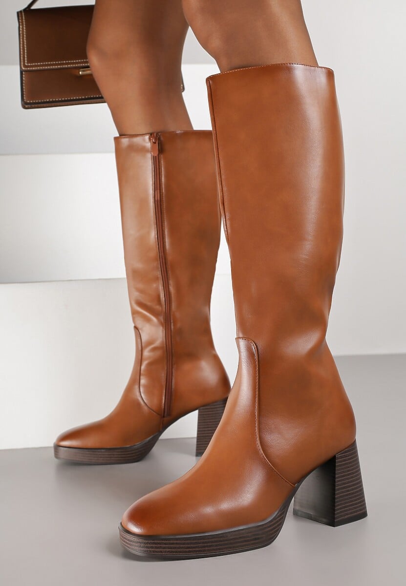 Czarne Kozaki na Słupku z Lekkim Ociepleniem Ansilaria