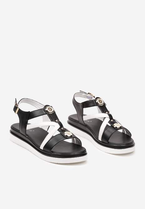 Czarno-Białe Płaskie Sandały z Ekoskóry Zapinane na Sprzączkę z Metalową Ozdobą Eloenni