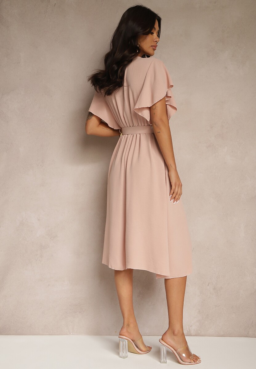 Jasnoróżowa Rozkloszowana Sukienka z Paskiem i Kopertowym Dekoltem Brinnea