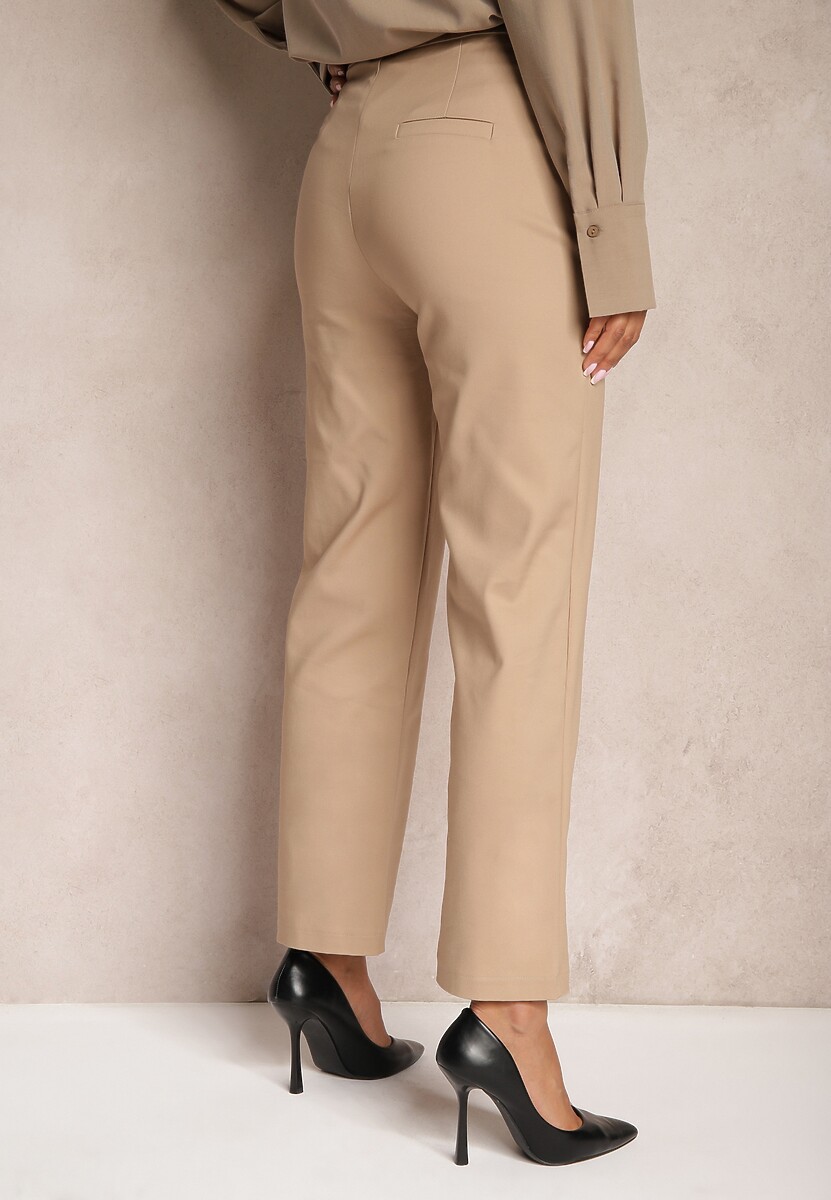 Ciemnobeżowe Spodnie z Dodatkiem Bawełny o Klasycznym Kroju z Paskiem Lilatria