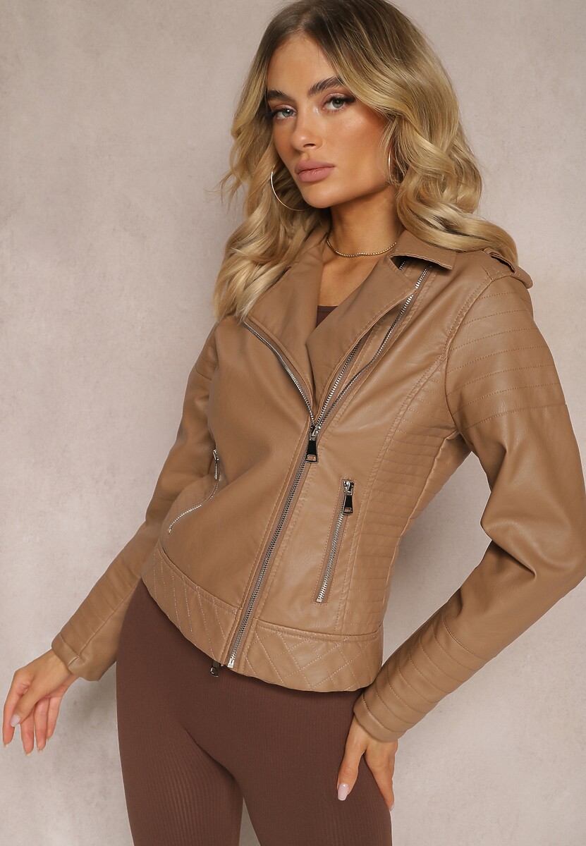 Czarna Kurtka o Fasonie Ramoneski z Ekoskóry Ozdobiona Przeszyciami z Asymetrycznym Zapięciem Sativana