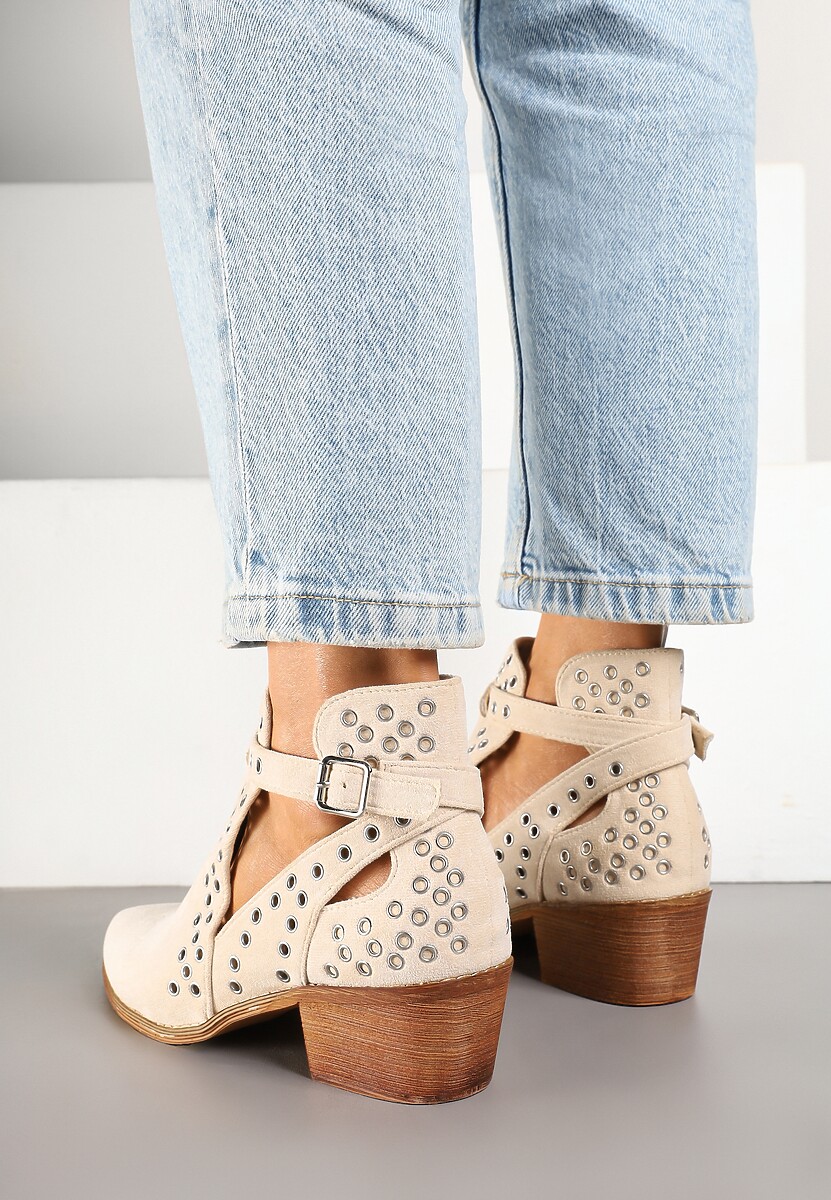 Beżowe Botki Kowbojki na Słupku Ozdobione Nitami i Wycięciem Eleawena