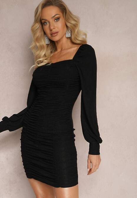 Czarna Sukienka Błyszcząca z Marszczeniem i Kwadratowym Dekoltem Dehi