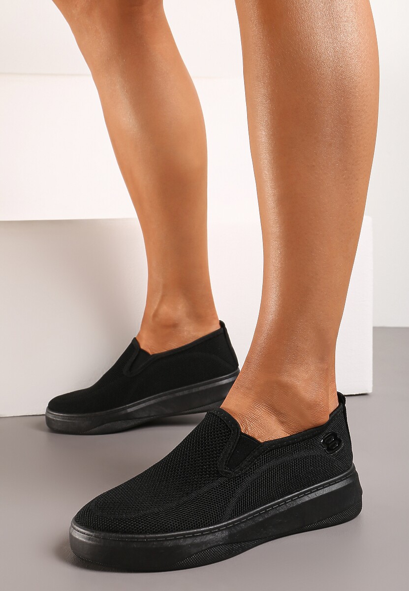 Czarne Tenisówki na Platformie bez Zapięcia Ozdobione z Przodu Perforacją Prinesa