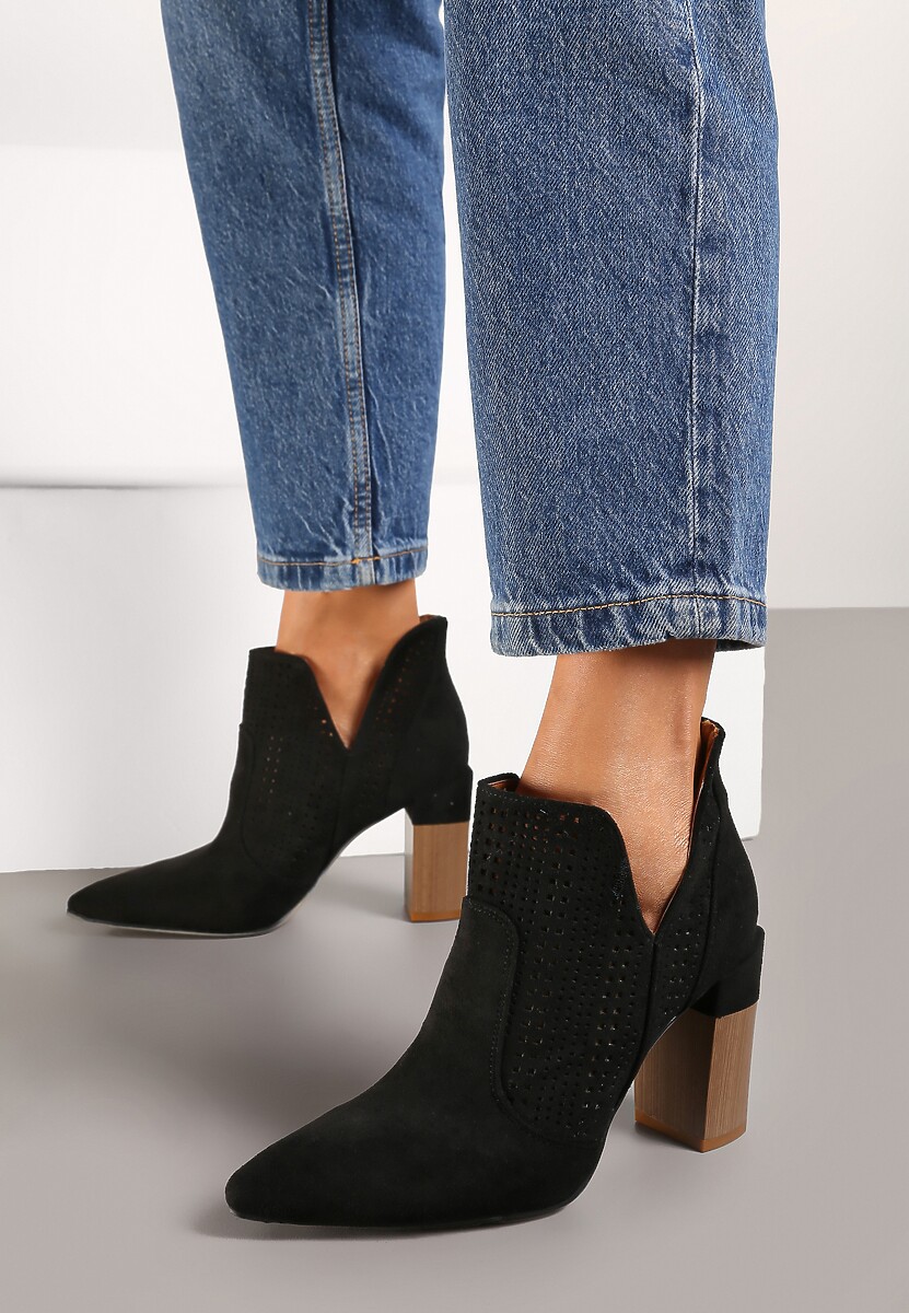 Czarne Botki na Słupku z Ażurowym Zdobieniem Clemmes