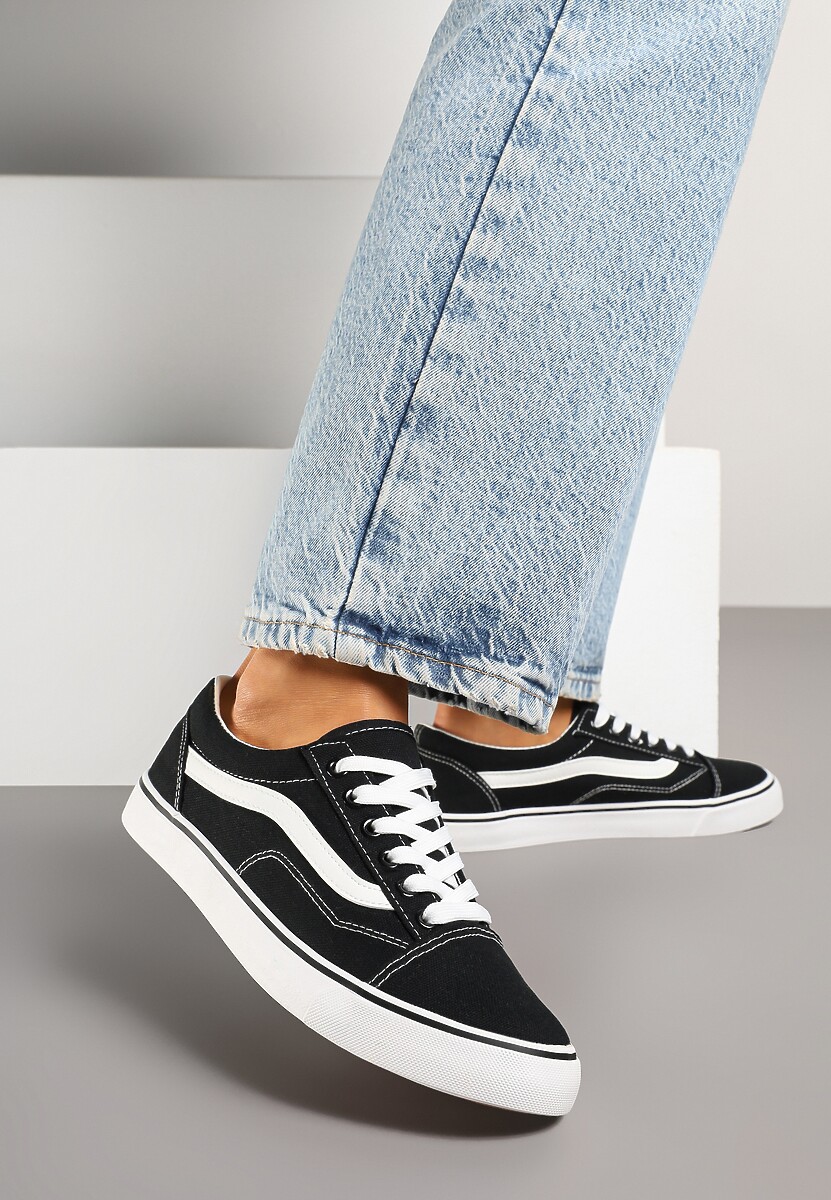 Białe Tenisówki Trampki z Niską Cholewką Ozdobione Geometrycznym Wzorem Wioressa