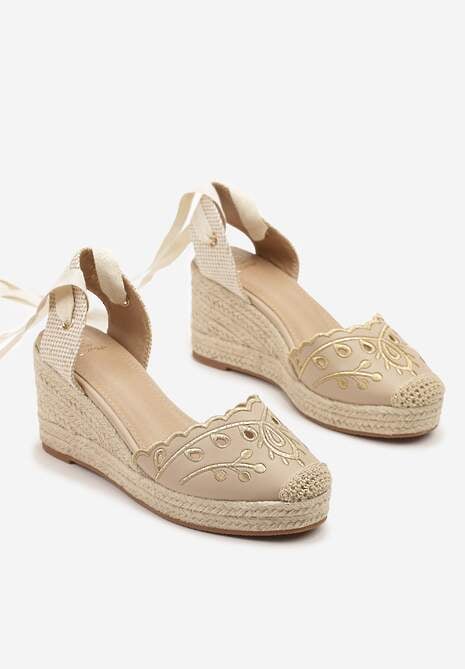 Beżowe Ażurowe Sandały  na Koturnie Ozdobione Wiązaniem Meviorne