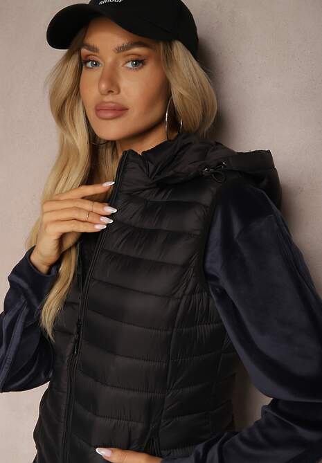 Czarna Kamizelka z Odpinanym Kapturem Ozdobiona Pikowaniem Mailaya