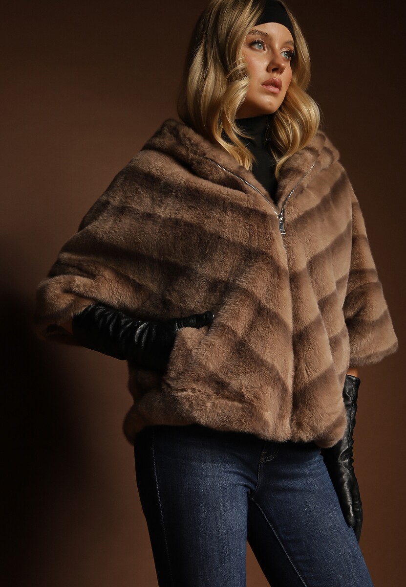 Beżowa Kurtka Futrzana o Kroju Oversize z Kapturem i Rękawami 3/4 Titene