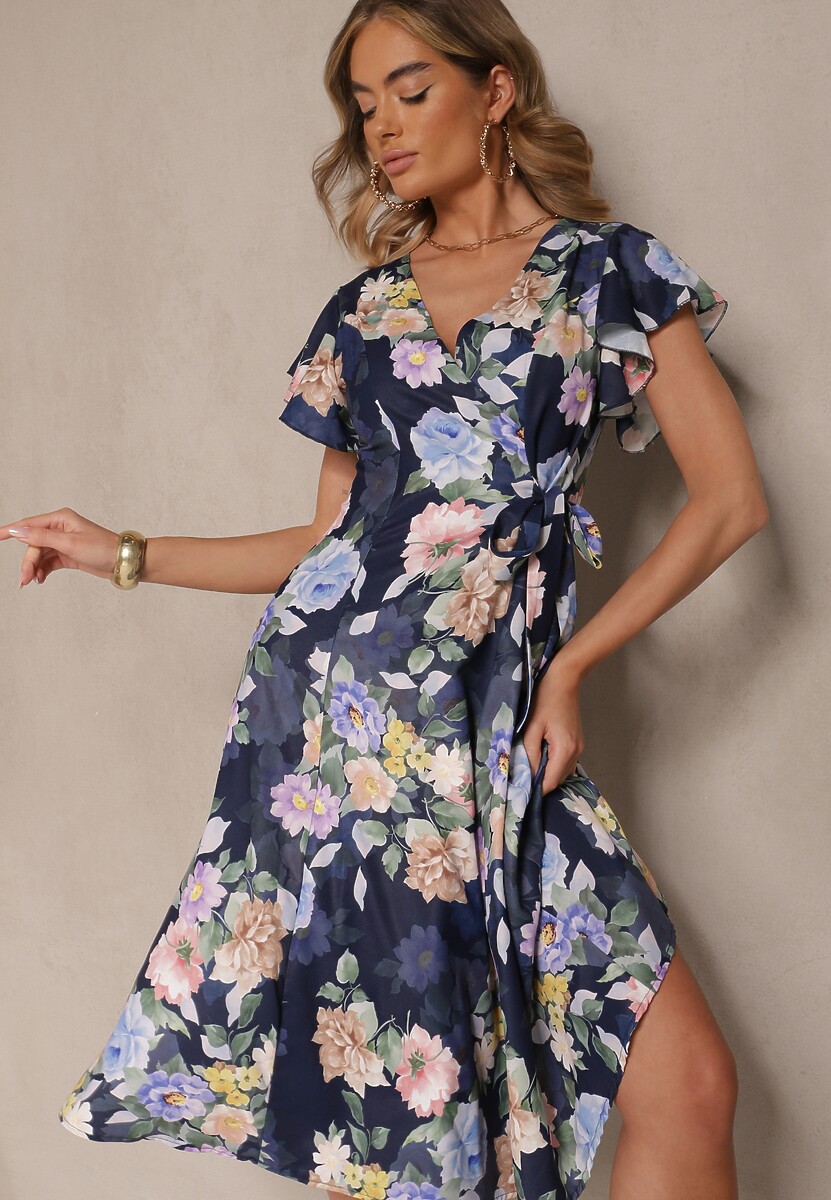 Niebieska Kopertowa Sukienka w Kwiaty Atesalia