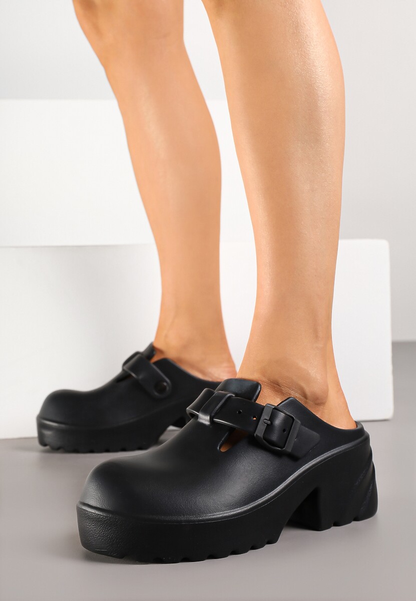 Beżowe Klapki na Platformie Ozdobione Klamrą Kollamea