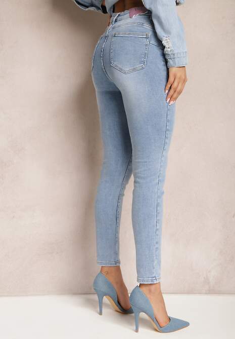 Jasnoniebieskie Jeansy o Dopasowanym Fasonie z Ozdobną Szlufką z Przodu Valmarie