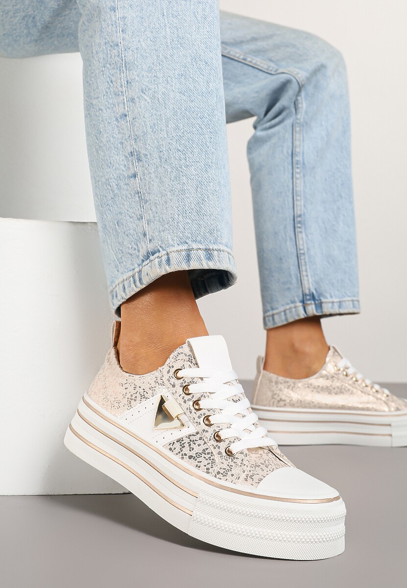 Złote Trampki na Platformie Ozdobione Metaliczną Aplikacją Telanoreta