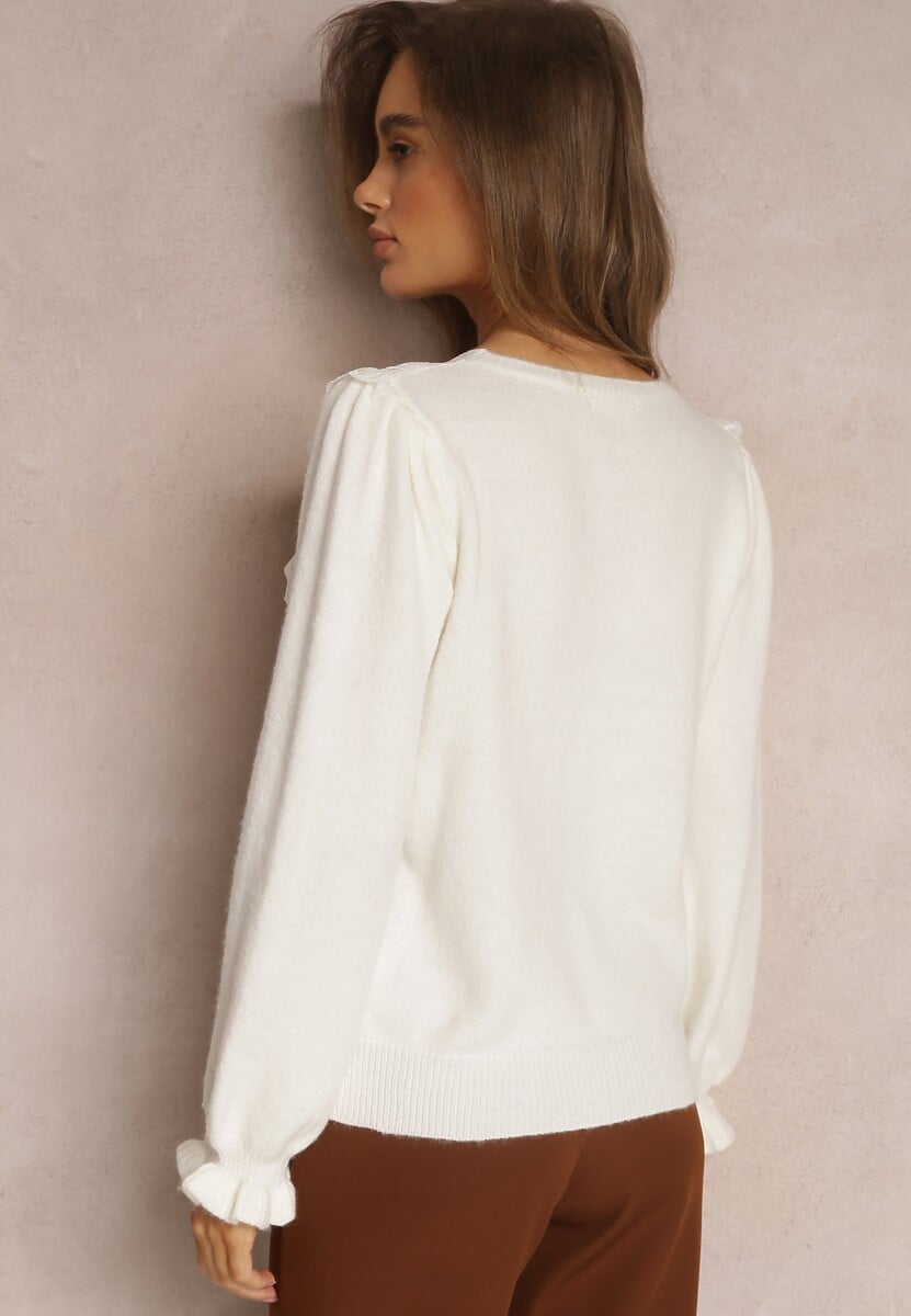 Biały Sweter z Falbankami i Ażurową Koronką Vegu