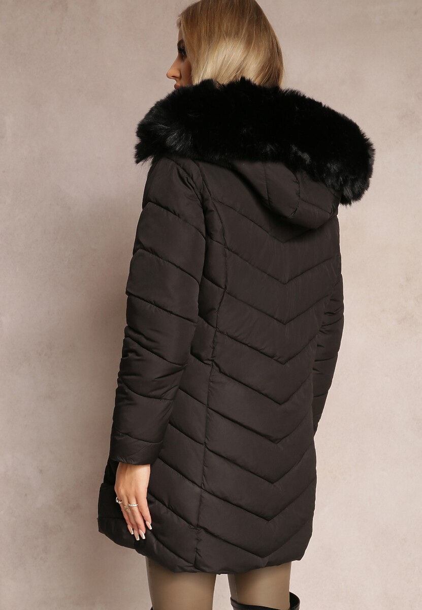 Czarna Pikowana Kurtka o Wydłużonym Fasonie z Odpinanym Kapturem i Sztucznym Futerkiem Nasteh