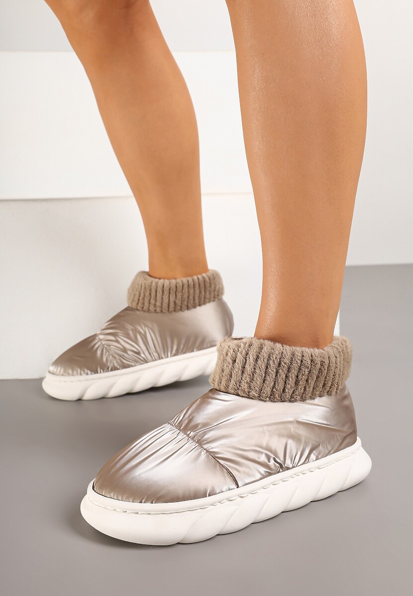 Ciemnobeżowe Kapcie Vices na Piankowej Podeszwie z Pikowaną Cholewką Velavina