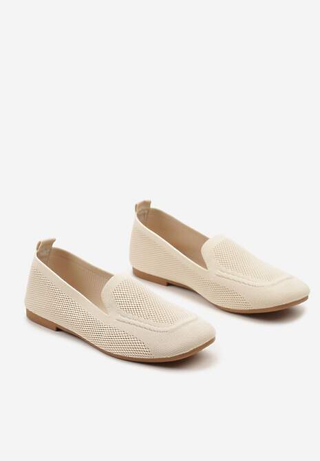 Beżowe Casualowe Mokasyny na Płaskiej Podeszwie Ozdobione Perforacją Klanesha