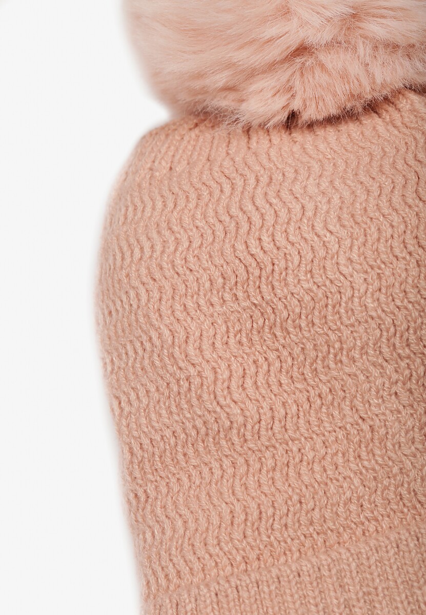 Różowa Czapka Ozdobiona Pomponem Kulame