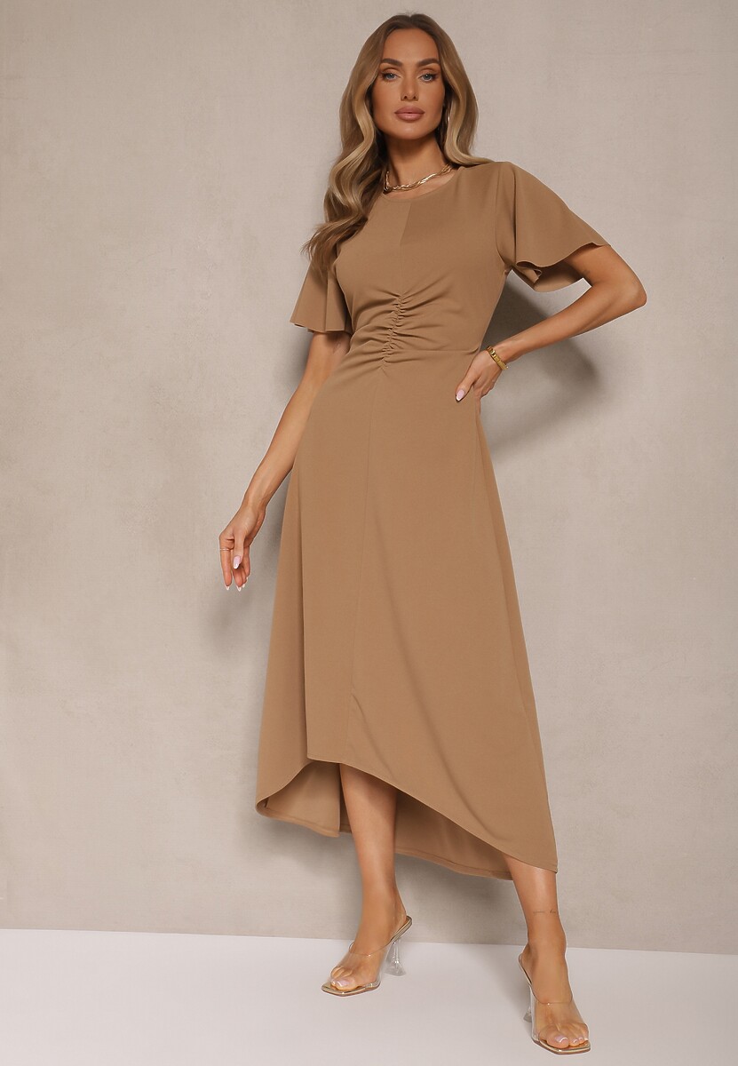 Czerwona Sukienka o Rozkloszowanym Kroju z Marszczeniem Odarene