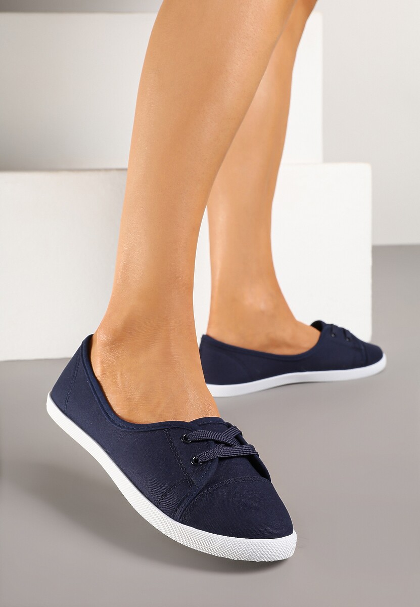 Białe Tenisówki Przed Kostkę z Krótkim Sznurowaniem Aviole