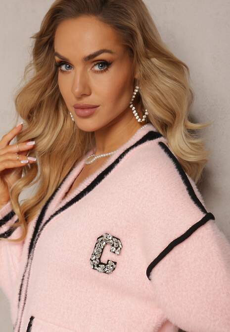 Różowy Zapinany Kardigan z Wiskozy z Naszywką w Cyrkonie Eldarin