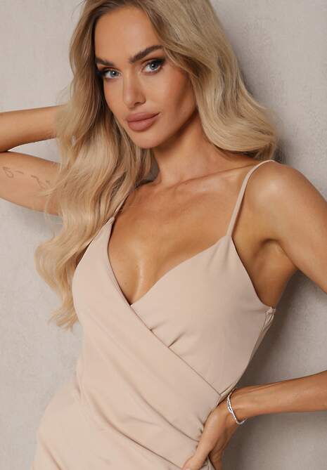 Beżowa Marszczona Sukienka Mini o Dopasowanym Kroju z Kopertowym Dekoltem Fetria