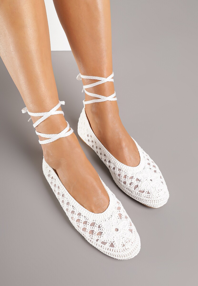 Białe Balerinki Vices z Szydełkową Cholewką i Wiązaniem Wokół Kostki Ernelia