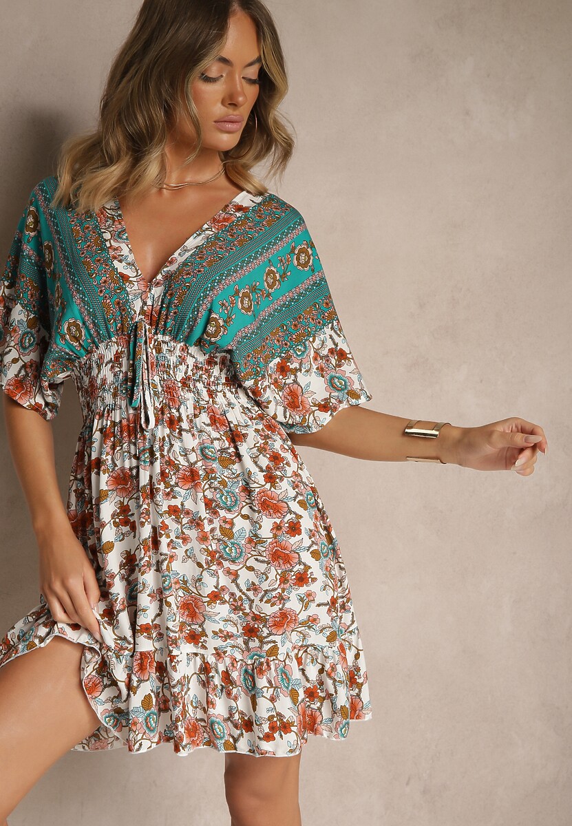 Biało-Zielona Wiskozowa Sukienka Mini z Gumką w Pasie i Wycięciem na Plecach Dylina