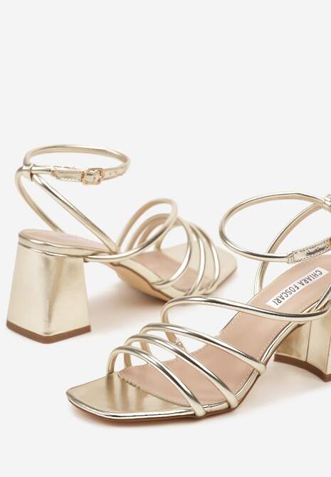 Złote Sandały na Słupku Ozdobione Paskami Fodelaia