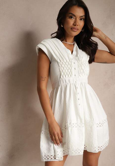 Biała Sukienka z Wiskozy i Bawełny z Perłami i Ażurowymi Wycięciami Zensemi