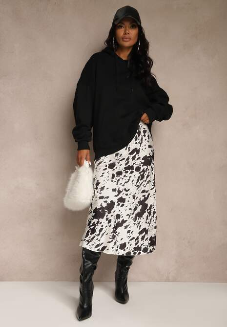 Czarno-Biała Spódnica z Satynowej Tkaniny Zdobiona Krowim Printem Kolorea