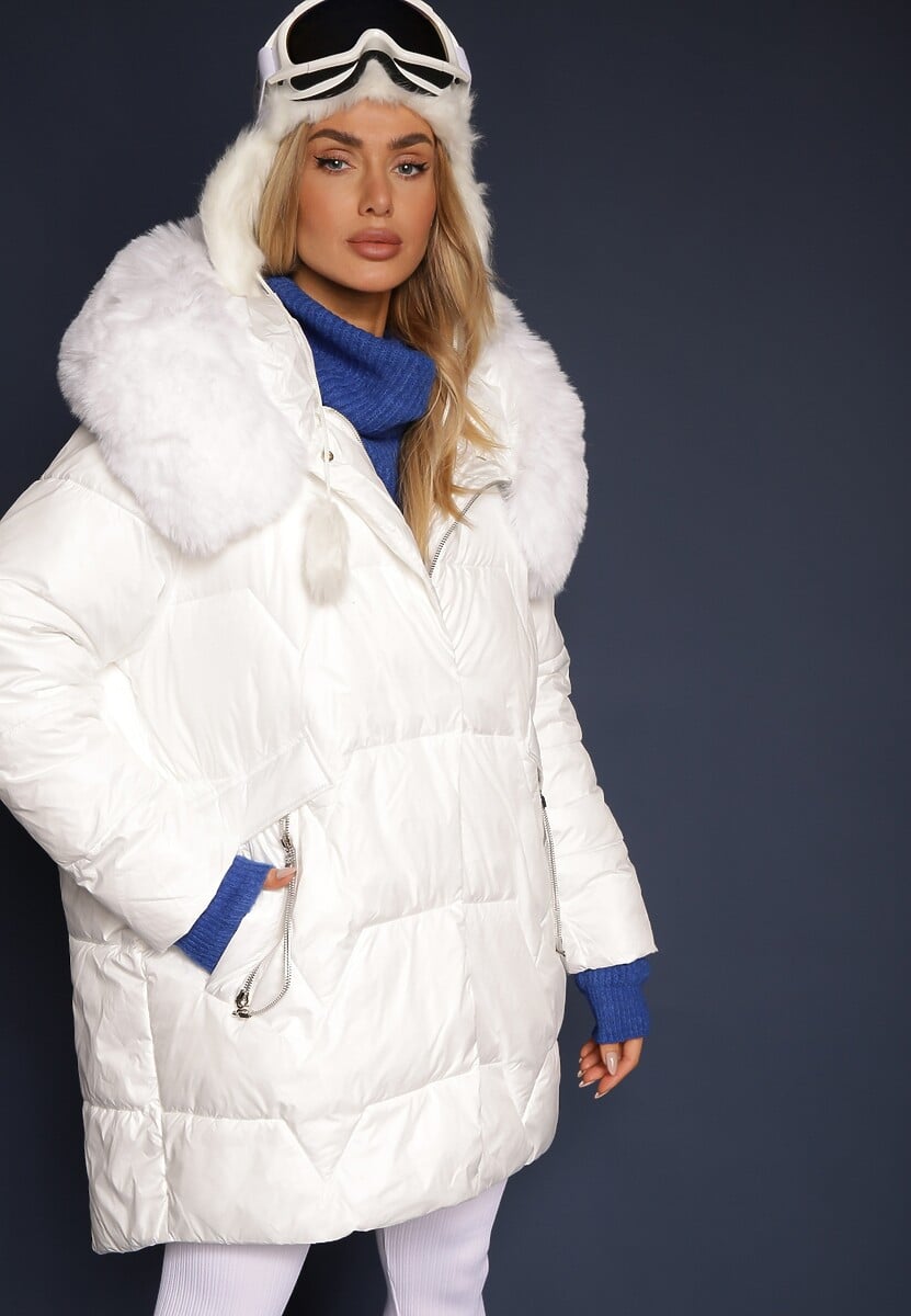 Biała Pudełkowa Kurtka Pikowana Ozdobiona Odpinanym Futerkiem i Suwakiem Hedizelle