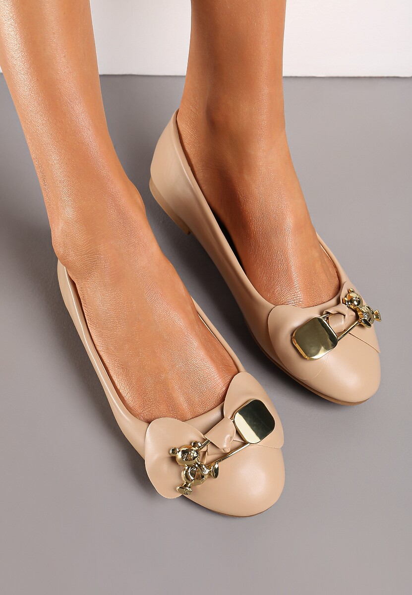 Beżowe Balerinki z Metalową Ozdobą na Froncie Alverua
