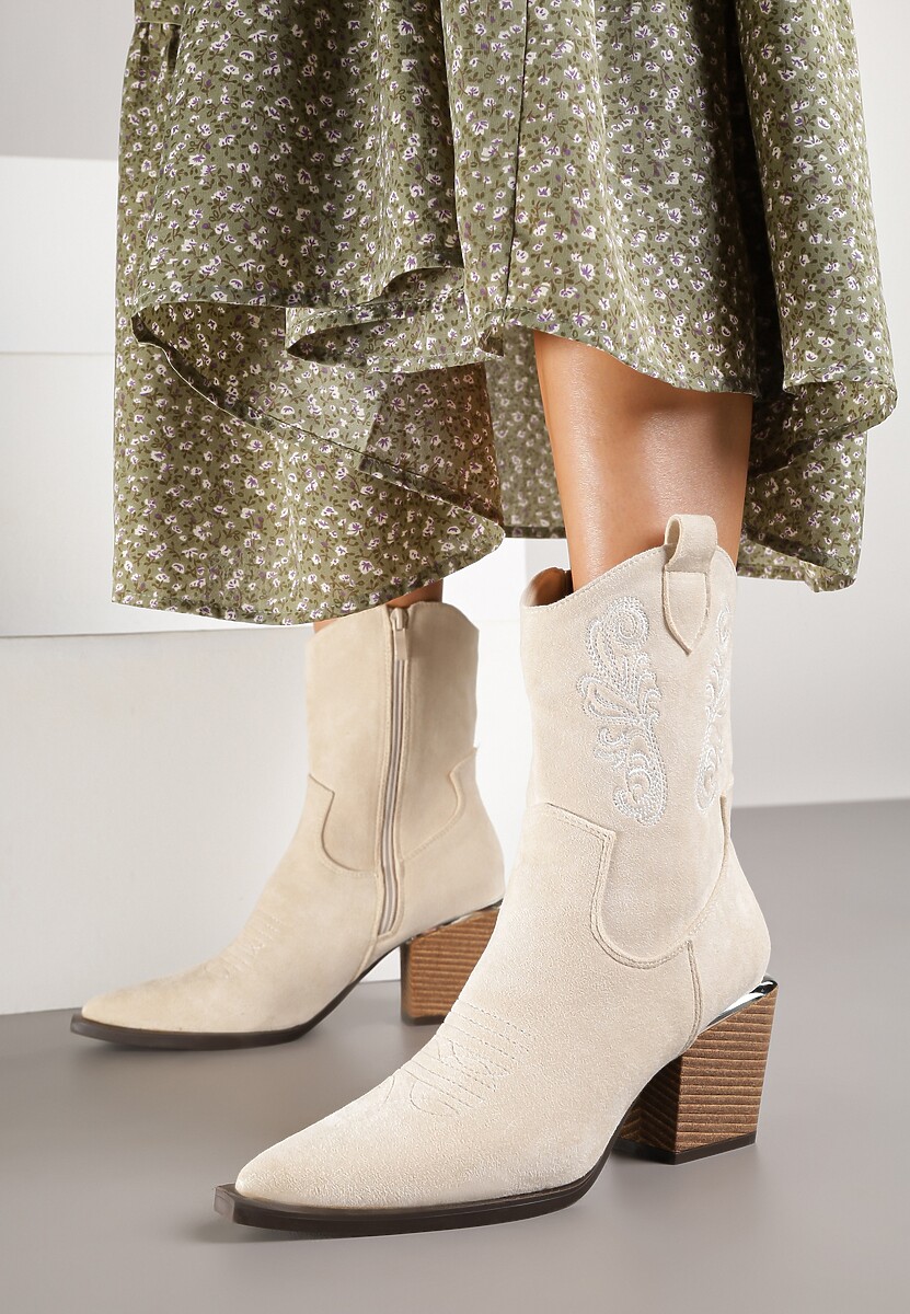 Beżowe Botki w Stylu Kowbojek Vices na Stożku Ozdobione Haftem Xalfedi