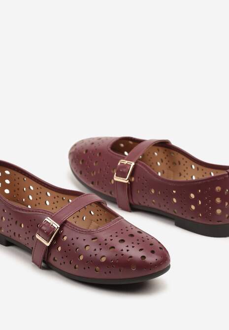 Bordowe Balerinki z Ażurowymi Wycięciami z Paskiem na Sprzączkę Frollia