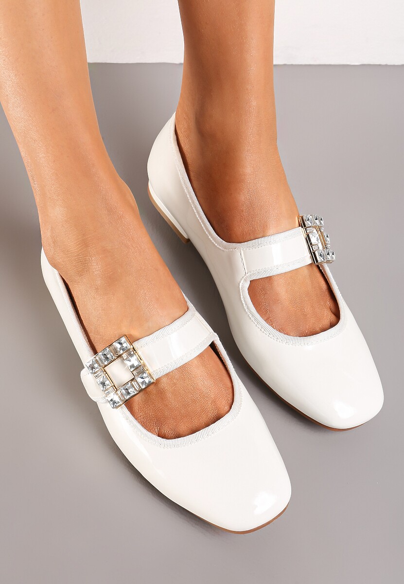 Białe Lakierowane Balerinki z Paskiem i Biżuteryjną Klamerką Ulintra