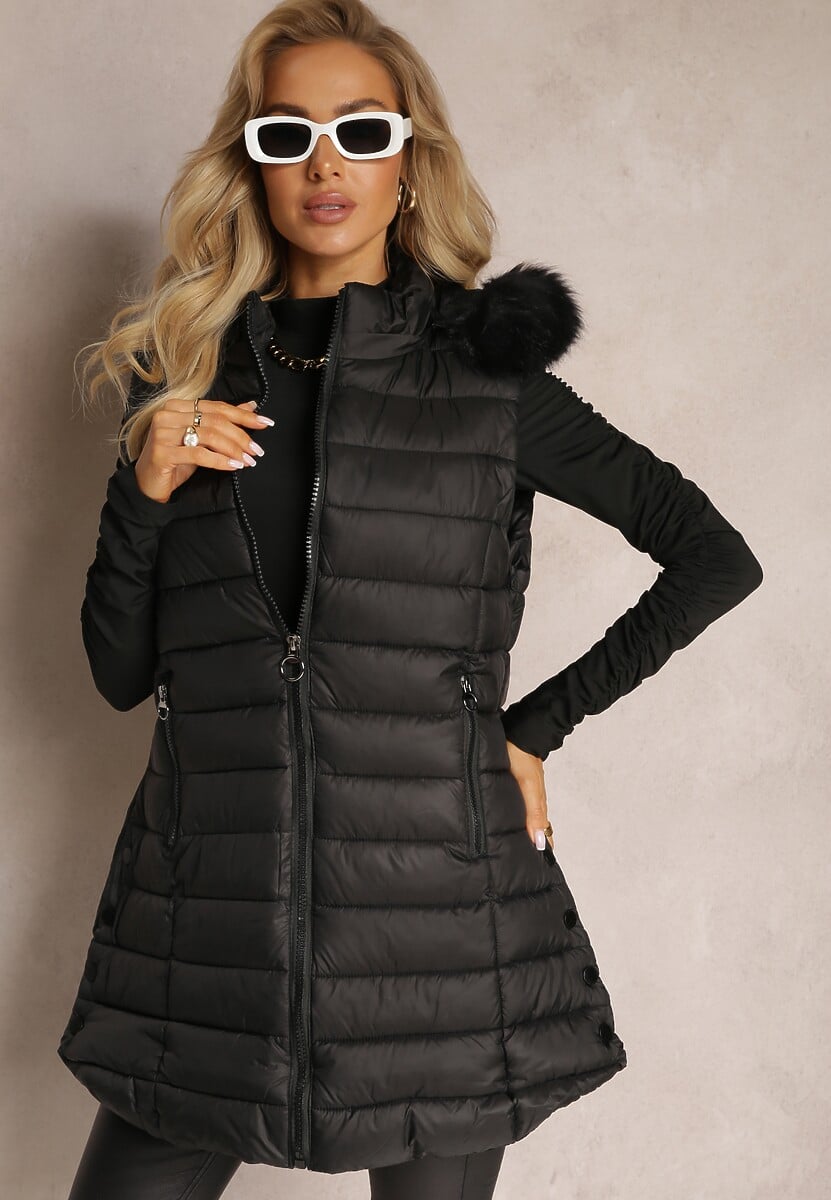 Czarna Pikowana Kamizelka z Kapturem Ozdobionym Sztucznym Futerkiem i Kieszeniami Derimeve