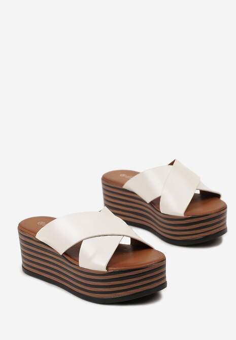 Białe Klapki na Grubej Podeszwie z Krzyżującymi się Paskami Flemaria