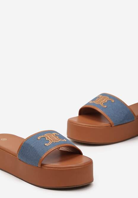 Brązowe Klapki na Platformie z Wytłoczoną Ozdobą Nades