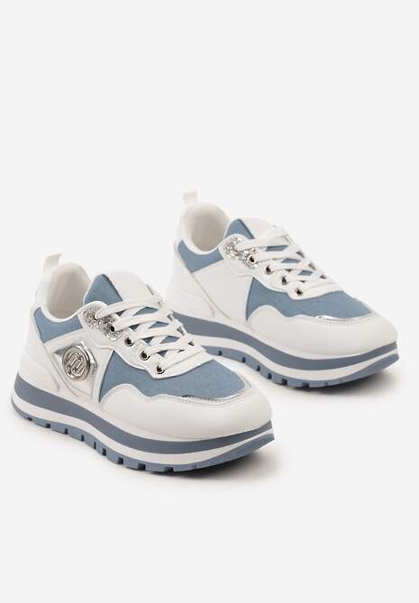 Biało-Niebieskie Sneakersy z Ekoskóry ze Sznurowaniami i Ozdobną Aplikacją Jatina