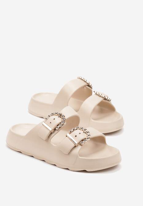 Beżowe Klapki na Płaskiej Podeszwie z Ozdobnymi Paskami i Metalicznymi Klamrami Missalori