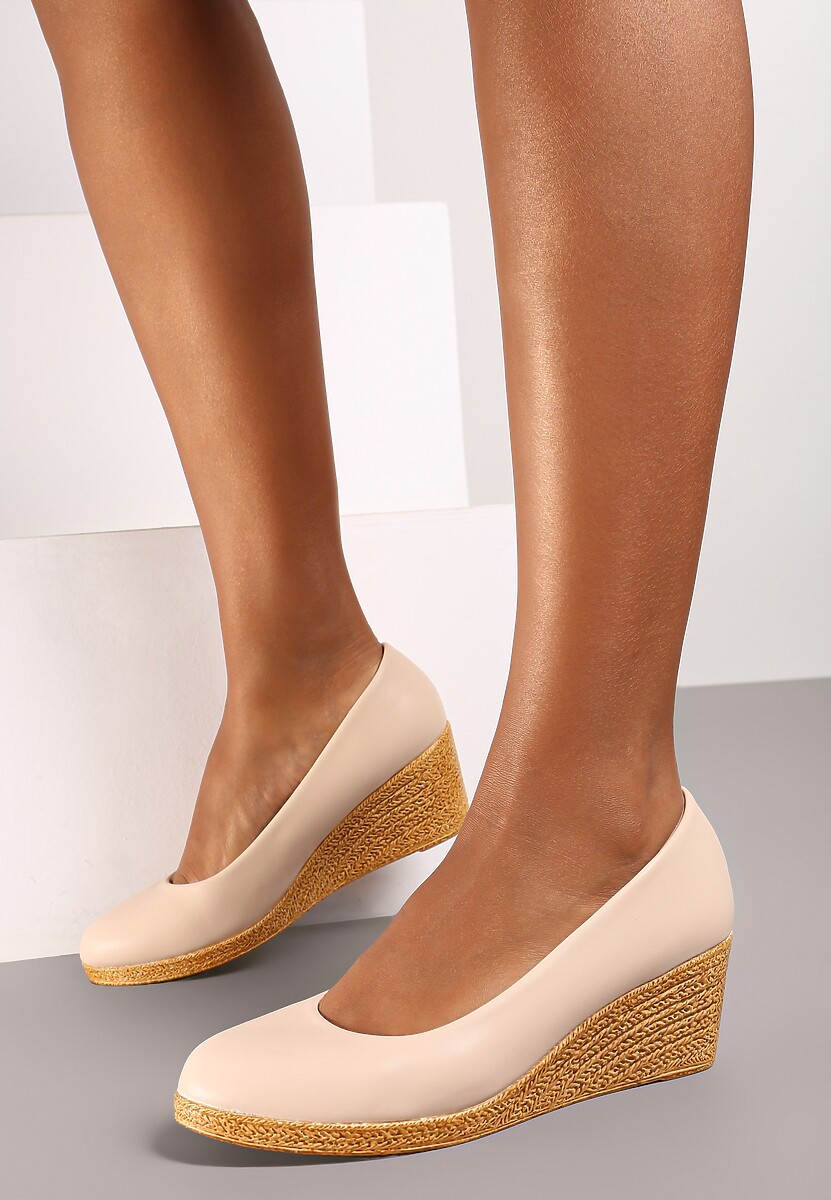 Beżowe Półbuty ze Skórzaną Wkładką na Koturnie Ozdobionym Plecionką Terionnas