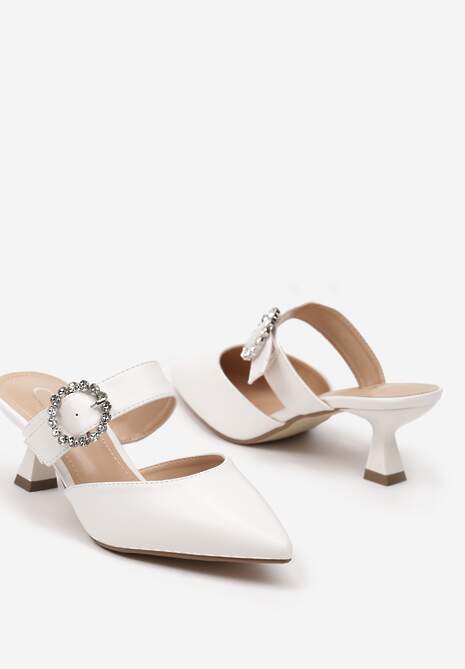 Białe Klapki na Niskim Obcasie w Stylu Kaczuszki z Klamrą z Cyrkoniami Yukilla