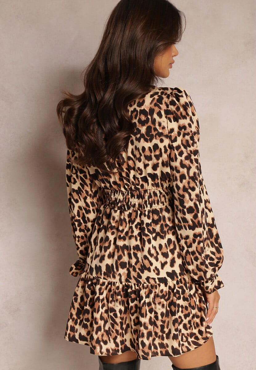 Beżowo-Brązowa Rozkloszowana Sukienka Mini w Panterkowy Wzór z Ozdobnymi Falbankami i Gumką w Pasie Popora