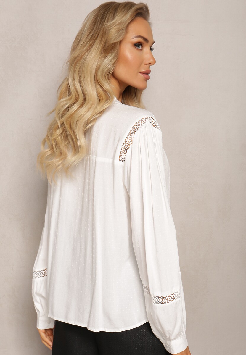 Biała Koszula z Wiskozy ze Stójką i Koronkowymi Wstawkami przy Ramionach Meami