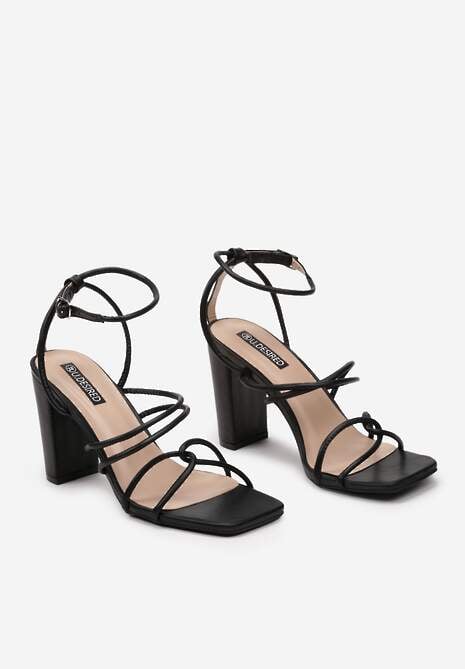 Czarne Sandały na Wysokim Słupku z Cienkimi Paseczkami Nardiaca