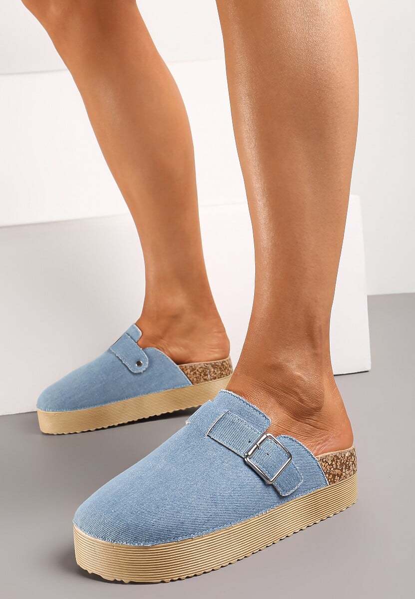 Niebieskie Klapki Chodaki z Ozdobnym Paskiem i Korkową Wstawką na Podeszwie Tesperia