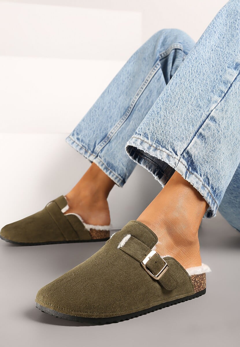 Zielone Kapcie na Płaskiej Podeszwie Ozdobione  Paskiem z Klamrą Ninnithra